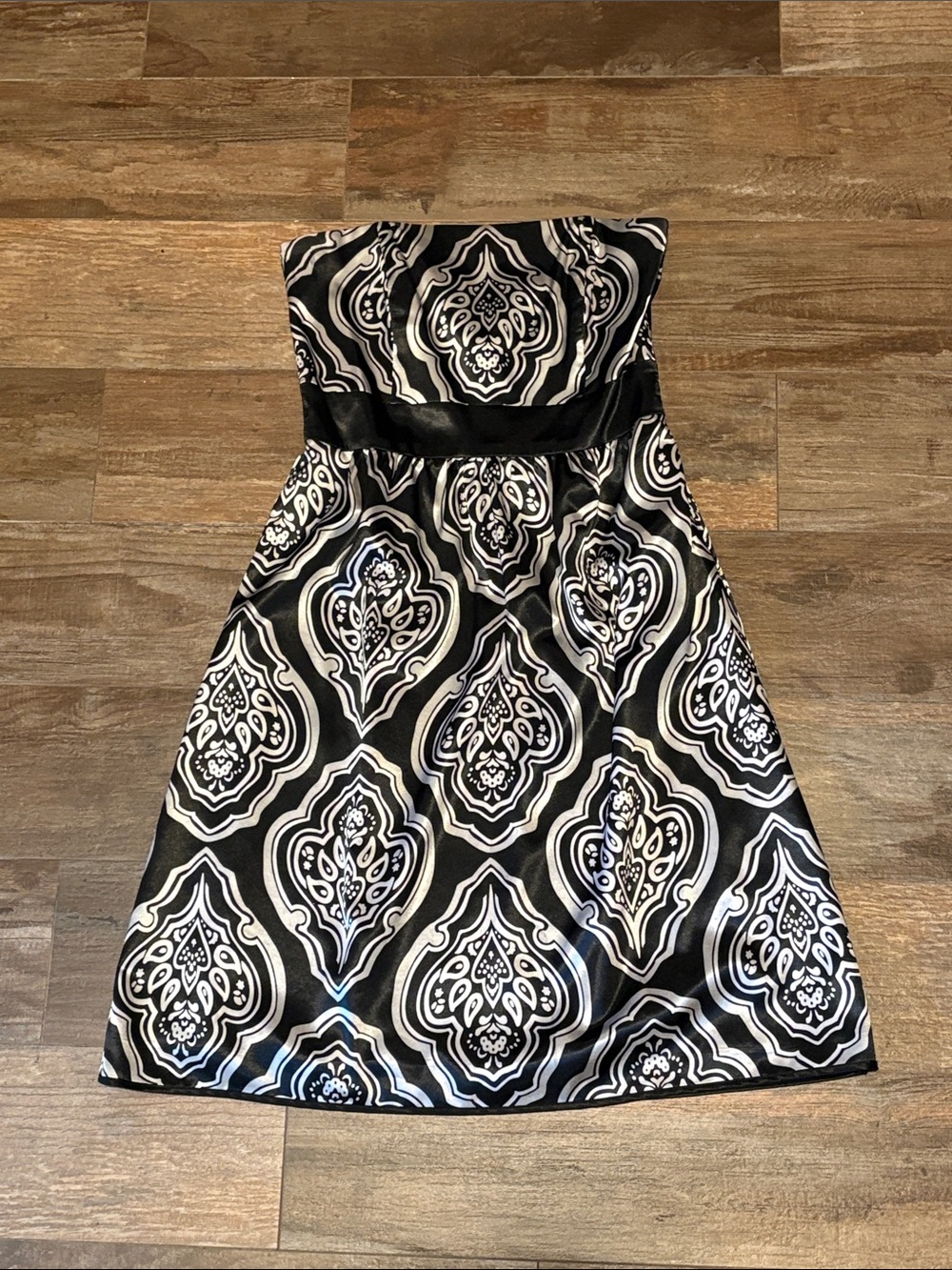 White House Black Market Black and White Strapless Mini Dress